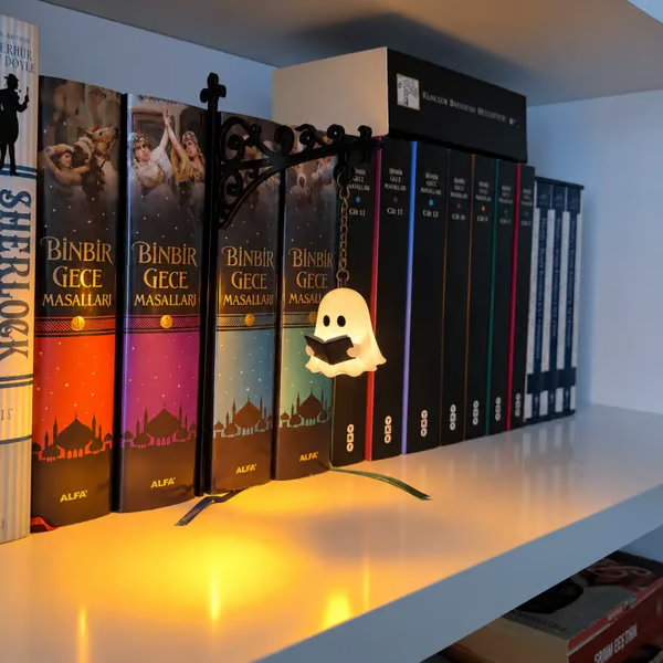 👻 Cute Ghost LED Night Light – Cozy Bookshelf Lamp for Reading & Halloween Decor