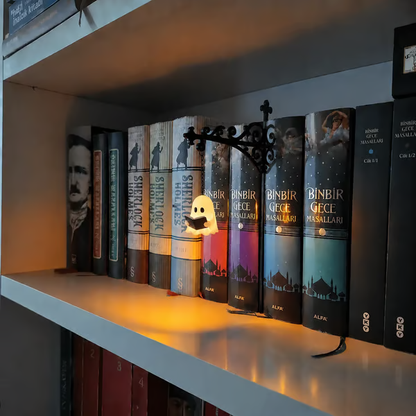 👻 Cute Ghost LED Night Light – Cozy Bookshelf Lamp for Reading & Halloween Decor